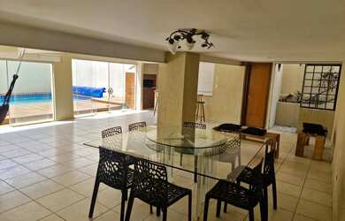 Imagem: A casa possui 4 Dormitórios, 5 Banheiros, 3 Vagas na garagem