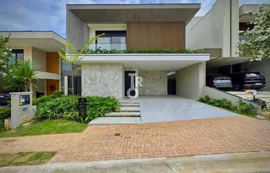 Imagem: A casa possui 4 Dormitórios, 5 Banheiros, 296m² de Área