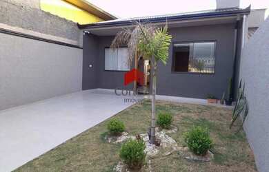 Imagem: A casa possui 2 Dormitórios, 1 Banheiro, 2 Vagas na garagem