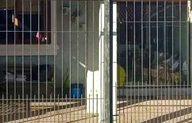 Imagem: A casa possui 3 Dormitórios, 1 Banheiro, 1 Vaga na garagem