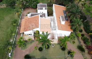 Imagem: A casa em condomínio possui 3 Dormitórios, 5 Banheiros, 3