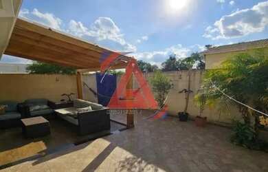 Imagem: A casa possui 3 Dormitórios, 3 Banheiros, 2 Vagas na garagem