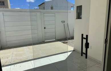 Imagem: A casa possui 3 Dormitórios, 2 Banheiros e 102m² de Área