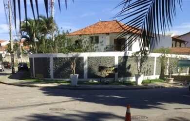 Imagem: A casa em condomínio à venda possui 4 Dormitórios, 4 Banheiros