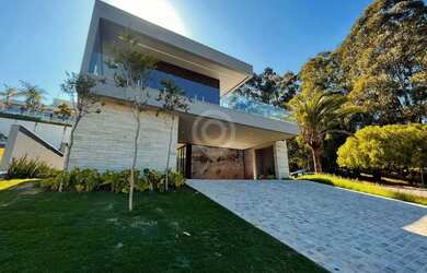 Imagem: A casa em condomínio possui 4 Dormitórios, 5 Banheiros, 3