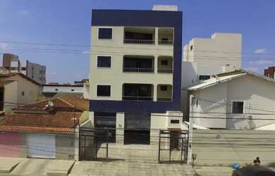 Imagem: A casa possui 5 Dormitórios, 5 Banheiros, 3 Vagas na garagem