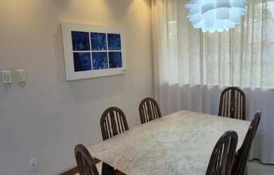 Imagem: A casa em condomínio possui 4 Dormitórios, 5 Banheiros, 2