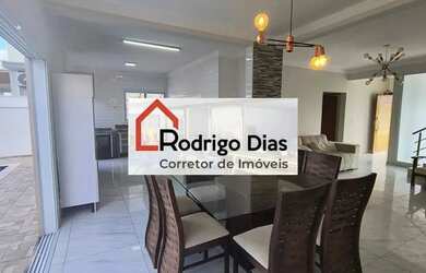 Imagem: A casa em condomínio possui 5 Dormitórios, 2 Banheiros, 4