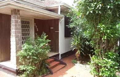 Imagem: A casa possui 3 Dormitórios, 2 Banheiros, 150m² de Área e