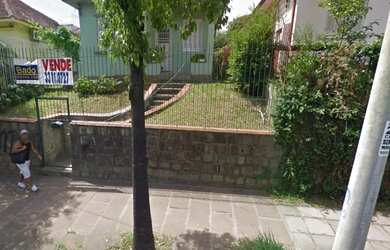 Imagem: A casa possui 3 Dormitórios, 3 Banheiros, 5 Vagas na garagem