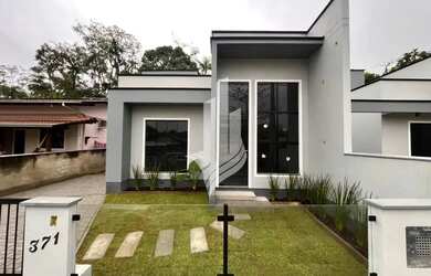 Imagem: A casae possui 3 Dormitórios, 2 Banheiros, 1 Vaga na garagem