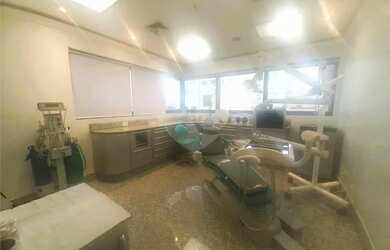 Imagem: O depósito possui 2 Vagas na garagem e 52m² de Área e está