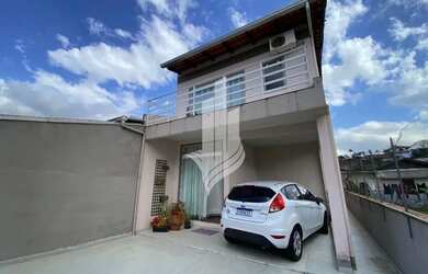 Imagem: A casa possui 2 Dormitórios, 2 Banheiros, 3 Vagas na garagem