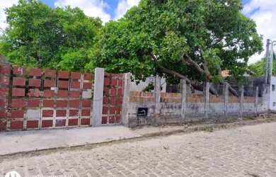 Imagem: A casa possui 2 Dormitórios, 3 Banheiros, 5 Vagas na garagem