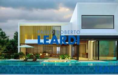 Imagem: A casa em condomínio possui 5 Dormitórios, 5 Banheiros, 5