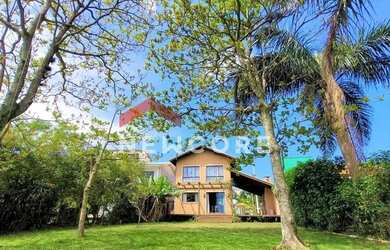 Imagem: A casa possui 3 Dormitórios, 3 Banheiros, 3 Vagas na garagem