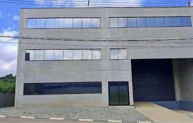 Imagem: O depósito para alugar possui 5 Vagas na garagem, 1135m² de