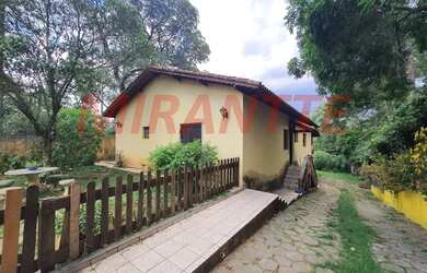 Imagem: A casa possui 4 Dormitórios, 4 Banheiros, 5 Vagas na garagem