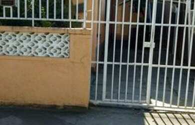 Imagem: A casa possui 4 Dormitórios, 1 Vaga na garagem, 82m² de Área