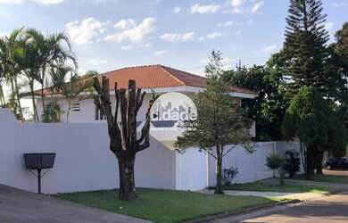 Imagem: A casa possui 2 Dormitórios, 2 Banheiros, 4 Vagas na garagem