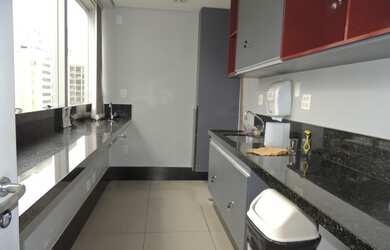 Imagem: O depósito possui 4 Vagas na garagem e 187m² de Área e está