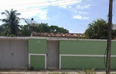 Imagem: A casa possui 3 Dormitórios, 1 Banheiro, 3 Vagas na garagem