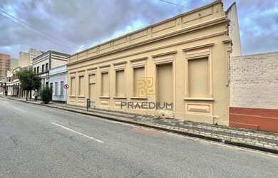 Imagem: O terreno possui 490m² de Área e está localizado em Centro