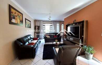 Imagem: A casa possui 4 Dormitórios, 4 Banheiros, 329m² de Área e