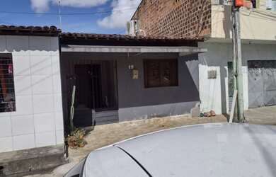 Imagem: A casa possui 2 Dormitórios, 1 Banheiro, 60m² de Área e