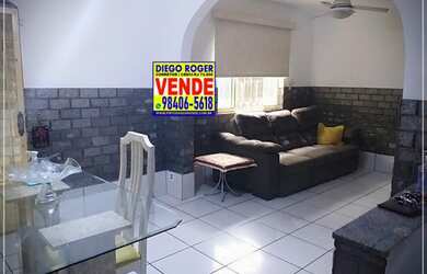 Imagem: A casa possui 4 Dormitórios, 2 Banheiros, 1 Vaga na garagem