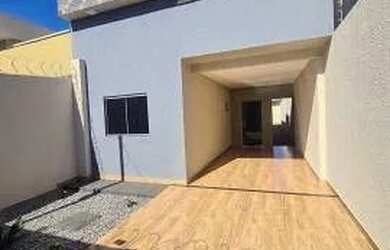 Imagem: A casa possui 3 Dormitórios, 2 Banheiros, 2 Vagas na garagem