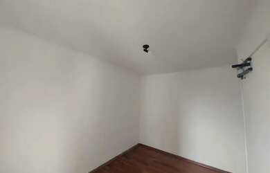 Imagem: O apartamento possui 3 Dormitórios, 1 Banheiro, 1 Vaga na garagem