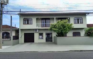 Imagem: A casa possui 5 Dormitórios, 5 Banheiros e 320m² de Área