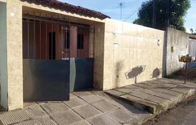 Imagem: A casa possui 2 Dormitórios, 1 Banheiro, 1 Vaga na garagem