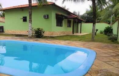 Imagem: A casa possui 3 Dormitórios, 1 Banheiro, 1 Vaga na garagem