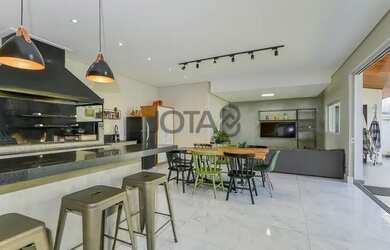 Imagem: A casa possui 4 Dormitórios, 4 Banheiros, 4 Vagas na garagem