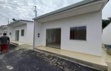 Imagem: A casa em condomínio possui 3 Dormitórios, 1 Banheiro, 2 Vagas