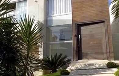 Imagem: A casa em condomínio possui 4 Dormitórios, 4 Banheiros, 345m²