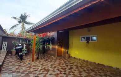 Imagem: A casa possui 2 Dormitórios, 2 Banheiros, 1 Vaga na garagem