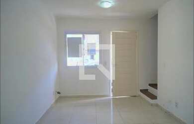 Imagem: A casa em condomínio possui 2 Dormitórios, 2 Banheiros, 2