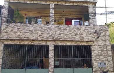 Imagem: A casa possui 3 Dormitórios, 2 Banheiros, 1 Vaga na garagem