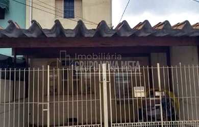 Imagem: A casa possui 3 Dormitórios, 2 Banheiros, 1 Vaga na garagem