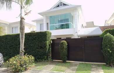 Imagem: A casa em condomínio possui 4 Dormitórios, 5 Banheiros, 5