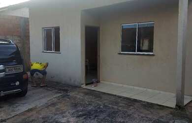 Imagem: A casa possui 2 Dormitórios, 1 Banheiro, 2 Vagas na garagem