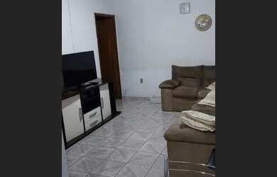 Imagem: A casa possui 2 Dormitórios, 1 Banheiro, 1 Vaga na garagem