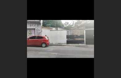 Imagem: A casa possui 2 Dormitórios, 1 Banheiro, 2 Vagas na garagem