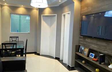 Imagem: A casa possui 2 Dormitórios, 3 Banheiros, 1 Vaga na garagem