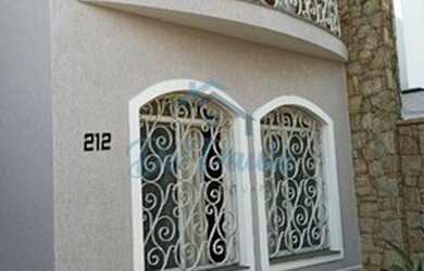 Imagem: A casa possui 3 Dormitórios, 5 Banheiros, 4 Vagas na garagem