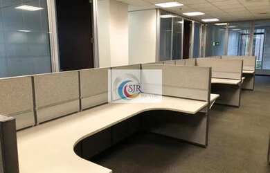 Imagem: O depósito possui 5 Vagas na garagem, 250m² de Área e está