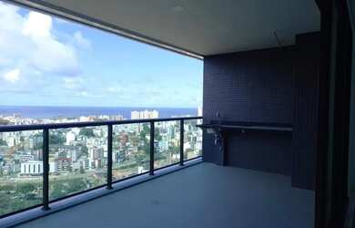 Imagem: A casa possui 4 Dormitórios, 5 Banheiros, 4 Vagas na garagem